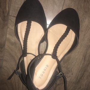 Black t-strap flats.